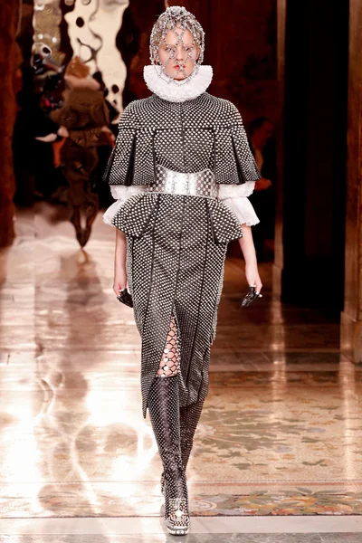 Look 3